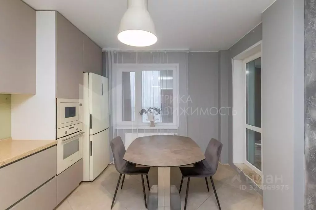 2-к кв. Тюменская область, Тюмень ул. Федюнинского, 64к1 (64.0 м) - Фото 1