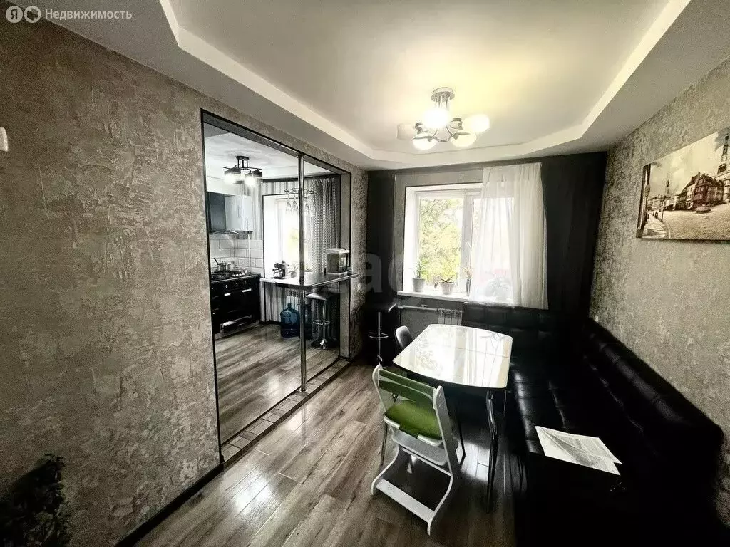 3-комнатная квартира: Нижнегорский, Молодёжная улица, 12 (54 м) - Фото 1