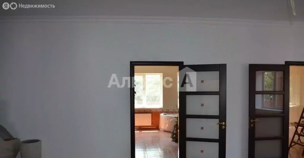 Дом в Усть-Лабинск, улица Зои Космодемьянской (640 м) - Фото 1