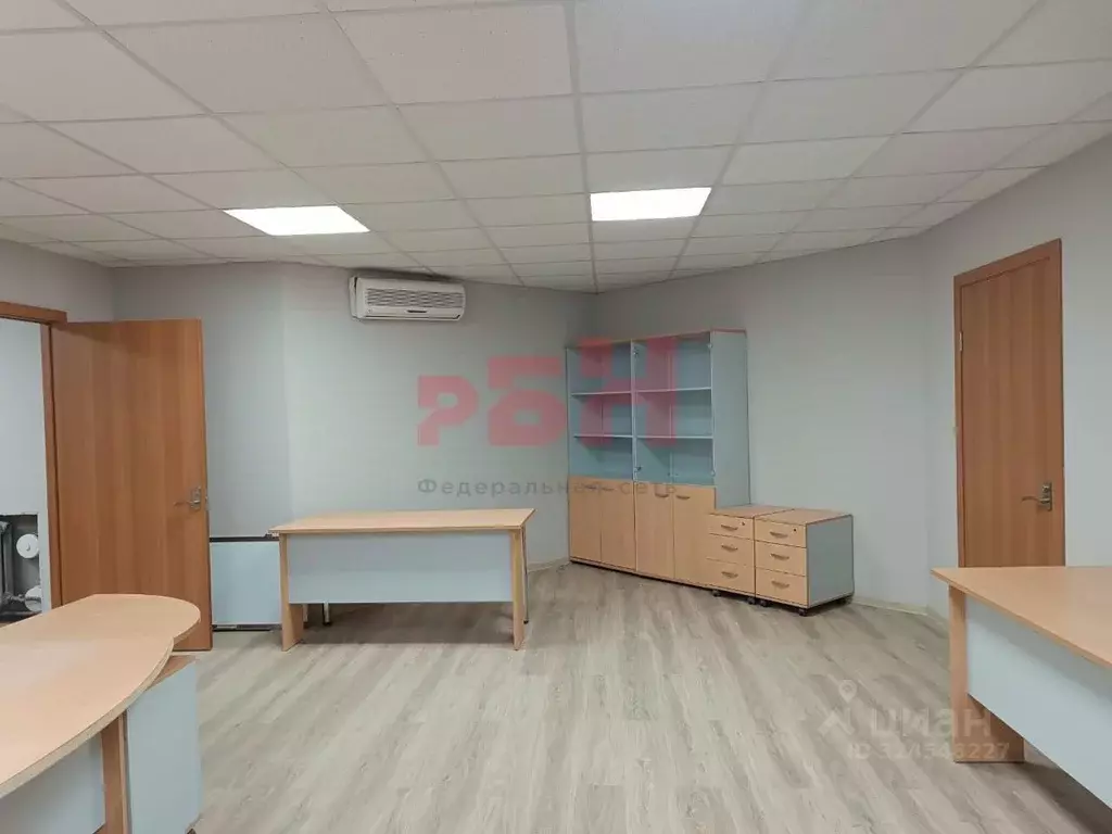 Офис в Тюменская область, Тюмень ул. Коммунаров, 35 (100 м) - Фото 1
