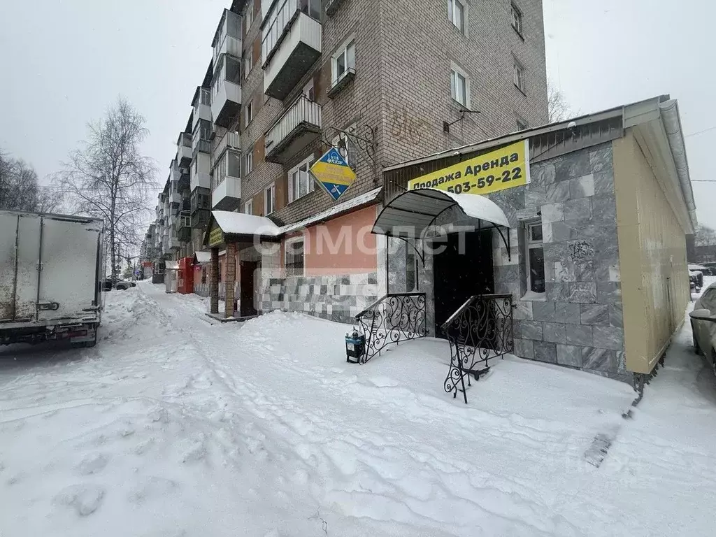 Торговая площадь в Свердловская область, Серов ул. Луначарского, 110 ... - Фото 2