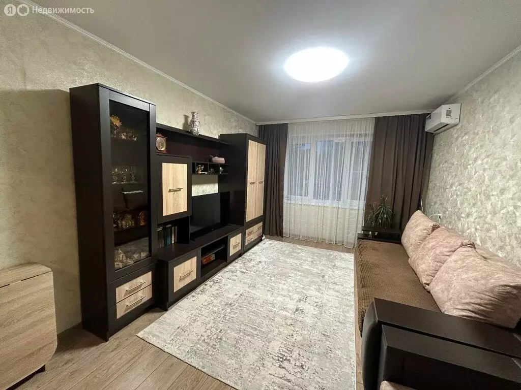3-комнатная квартира: Старый Оскол, микрорайон Жукова, 42 (64 м) - Фото 1