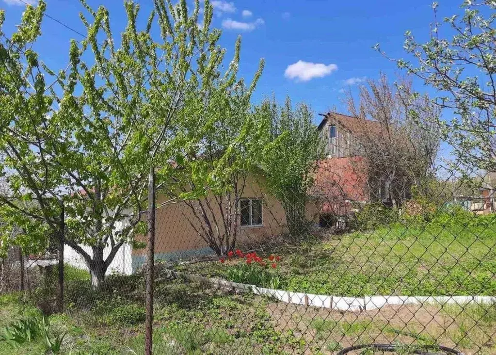 Дом в Саратовская область, д. Долгий Буерак, Кооператор-2 СНТ  (50 м) - Фото 1