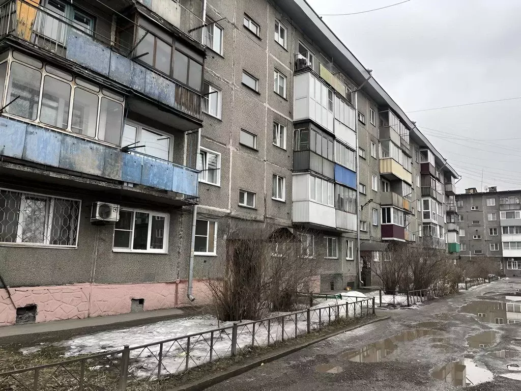 3-к кв. Кемеровская область, Новокузнецк ул. Ленина, 17 (61.9 м) - Фото 1