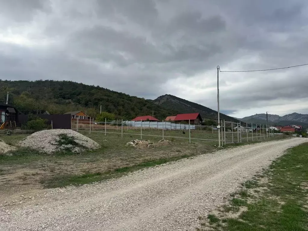 Участок в Крым, Феодосия муниципальный округ, Щебетовка пгт  (8.0 ... - Фото 1