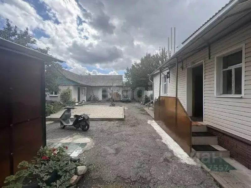 Дом в Белгородская область, Корочанский район, Погореловское с/пос, с. ... - Фото 1