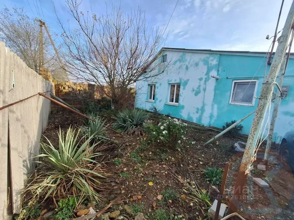 Дом в Крым, Сакский район, Веселовское с/пос, с. Наташино пер. Банный, ... - Фото 1