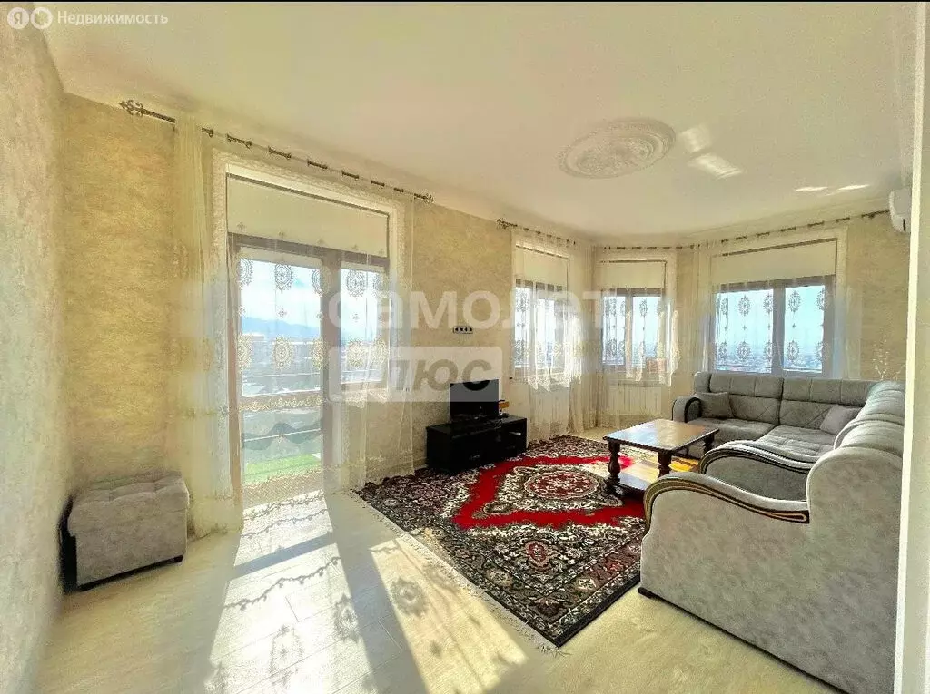 2-комнатная квартира: Махачкала, улица Гаджи Алибегова, 90 (75 м) - Фото 0