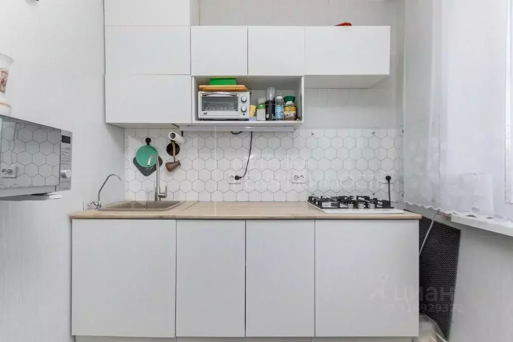 2-к кв. Тюменская область, Тюмень ул. Республики, 180 (45.0 м) - Фото 0