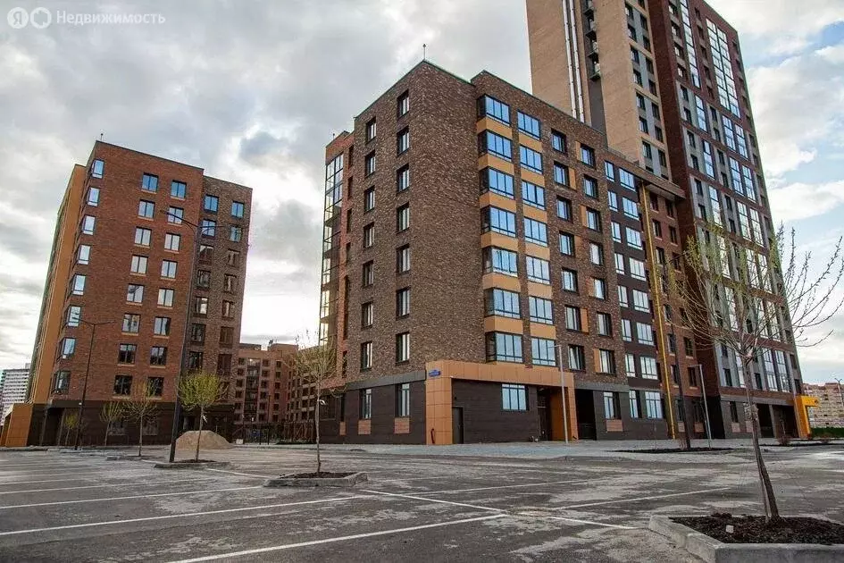 3-комнатная квартира: Тюмень, улица Фармана Салманова, 12 (84 м) - Фото 2