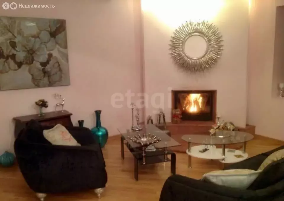 3-комнатная квартира: Астрахань, улица Генерала Епишева, 59 (220 м) - Фото 1