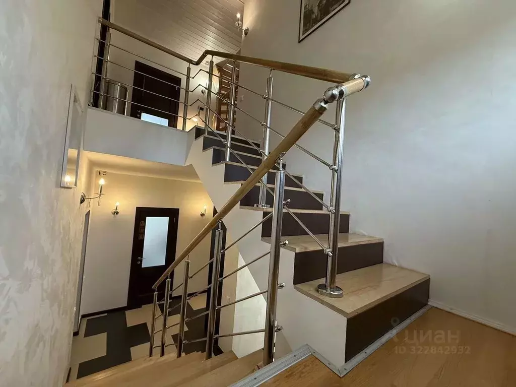 Дом в Санкт-Петербург пос. Парголово, ул. Томская, 5 (260 м) - Фото 0