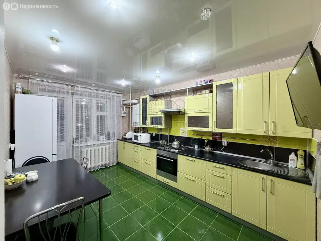 3-комнатная квартира: Нефтекамск, улица Карла Маркса, 15А (77 м) - Фото 1