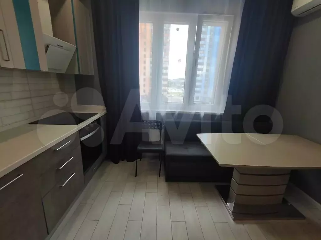 2-к. квартира, 60 м, 4/17 эт. - Фото 1