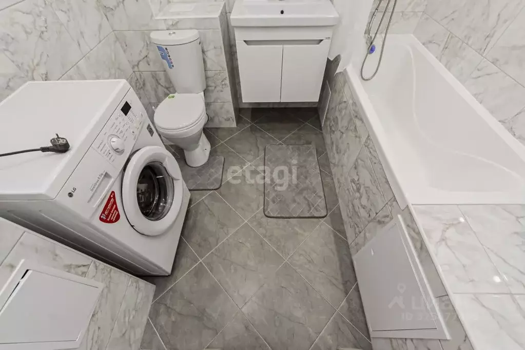 1-к кв. Тюменская область, Тюмень ул. Валентины Трофимовой, 12 (39.0 ... - Фото 1