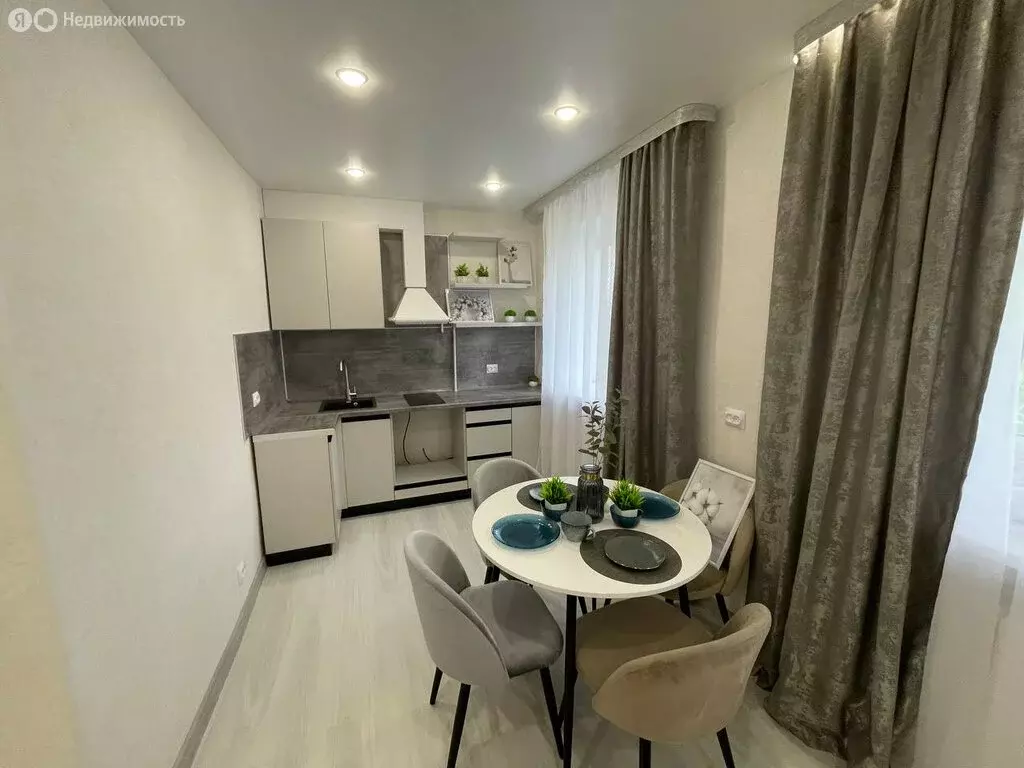 3-комнатная квартира: Барнаул, улица Гоголя, 32 (56 м) - Фото 0