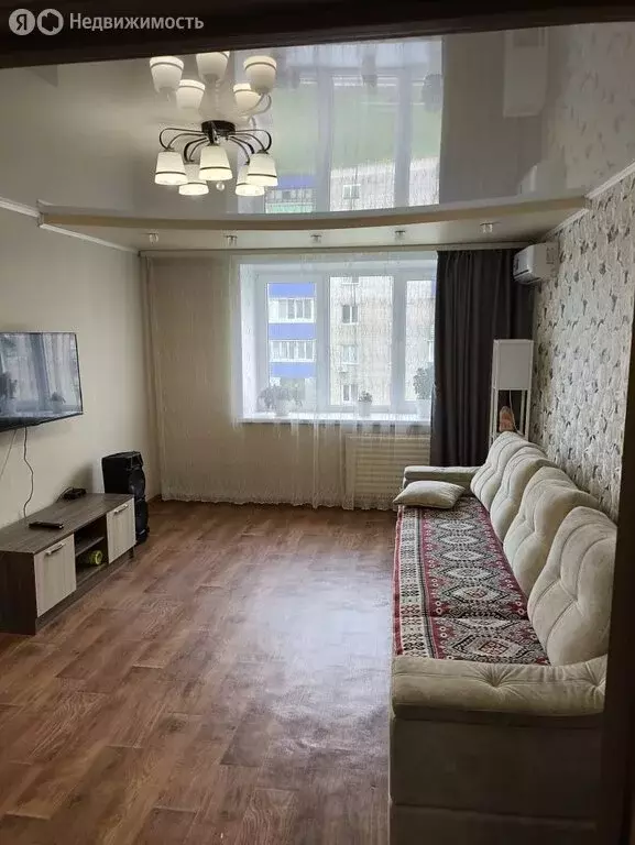 4-комнатная квартира: Ишимбай, бульвар Заки Валиди, 8 (76.6 м) - Фото 1
