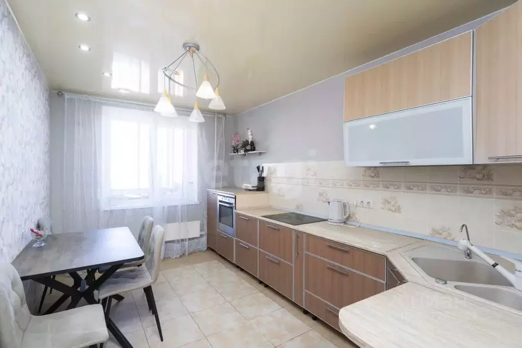 4-к кв. Тюменская область, Тюмень ул. Монтажников, 17к1 (107.5 м) - Фото 1