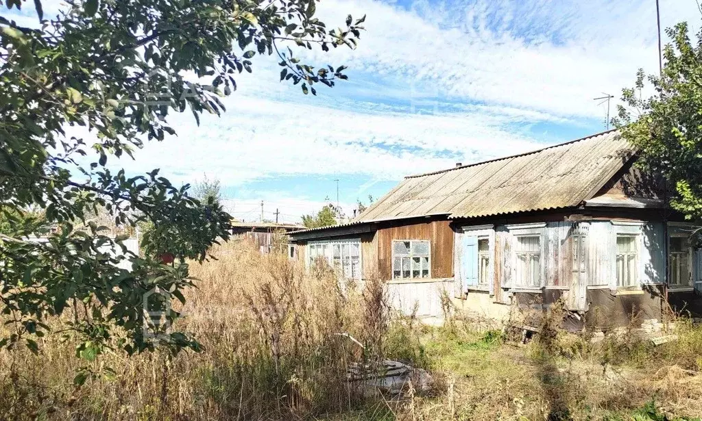 Дом в Волгоградская область, Ленинский район, с. Заплавное Октябрьская ... - Фото 1