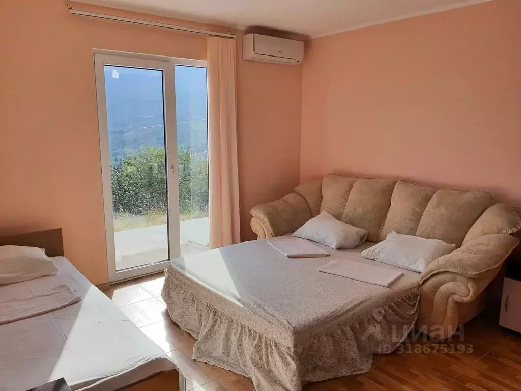 Дом в Крым, Алушта ул. Сергеева-Ценского, 17 (30 м) - Фото 0