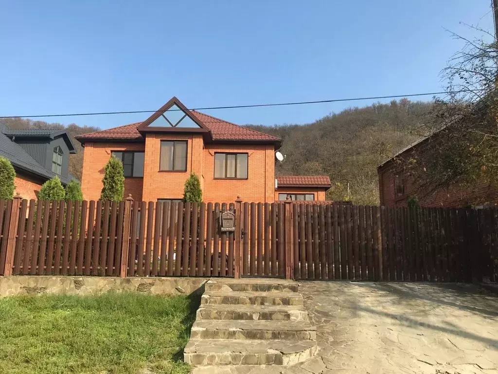 Дом в Адыгея, Майкопский район, Краснооктябрьское с/пос, пос. ... - Фото 1