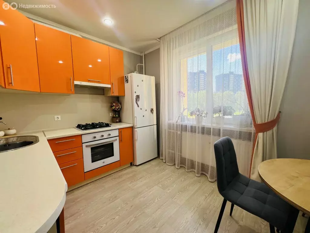 2-комнатная квартира: село Осиново, улица Гайсина, 2 (60 м) - Фото 0