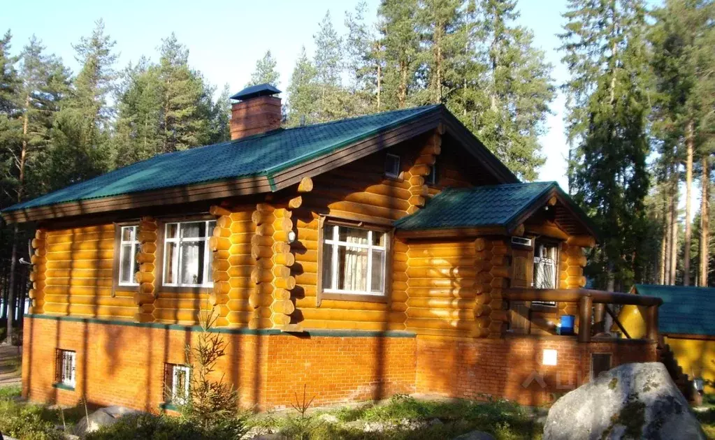 Дом в Карелия, Медвежьегорск ул. Омелина, 9 (200 м) - Фото 1