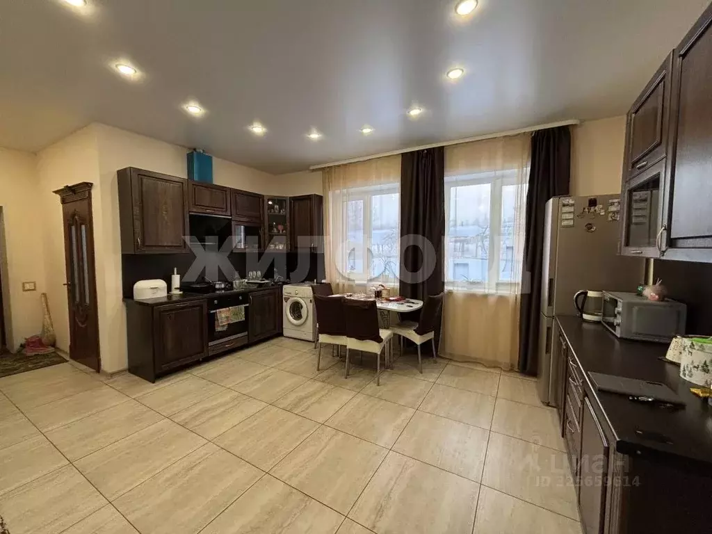 Дом в Томская область, Томский район, д. Воронино Озерная ул., 12 (242 ... - Фото 1