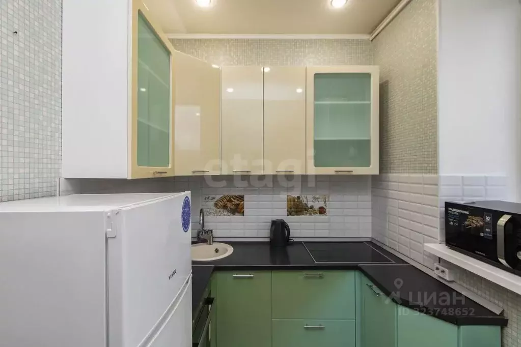 2-к кв. Тюменская область, Тюмень ул. Республики, 58 (58.0 м) - Фото 1