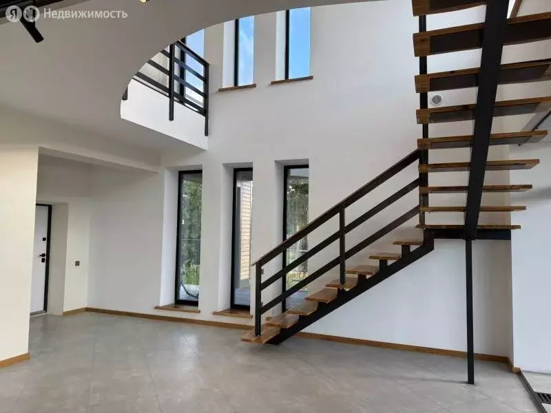 Дом в Куньинский район, Жижицкая волость, деревня Раонь (220 м) - Фото 1