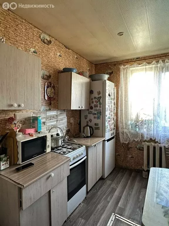 Дом в Омская область, рабочий посёлок Таврическое, улица Калинина ... - Фото 1