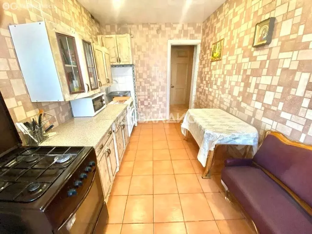 3-комнатная квартира: Майский, Садовая улица, 8 (66 м) - Фото 1