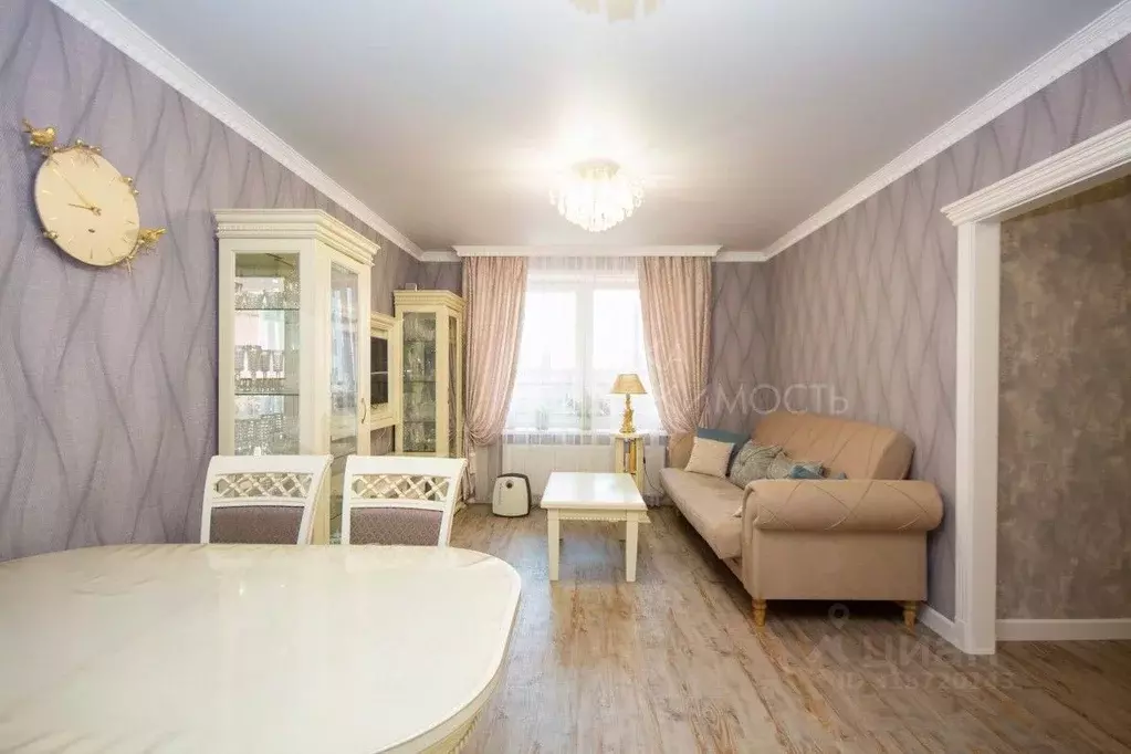 3-к кв. Тюменская область, Тюмень ул. Ю.-Р.Г. Эрвье, 32 (80.4 м) - Фото 0