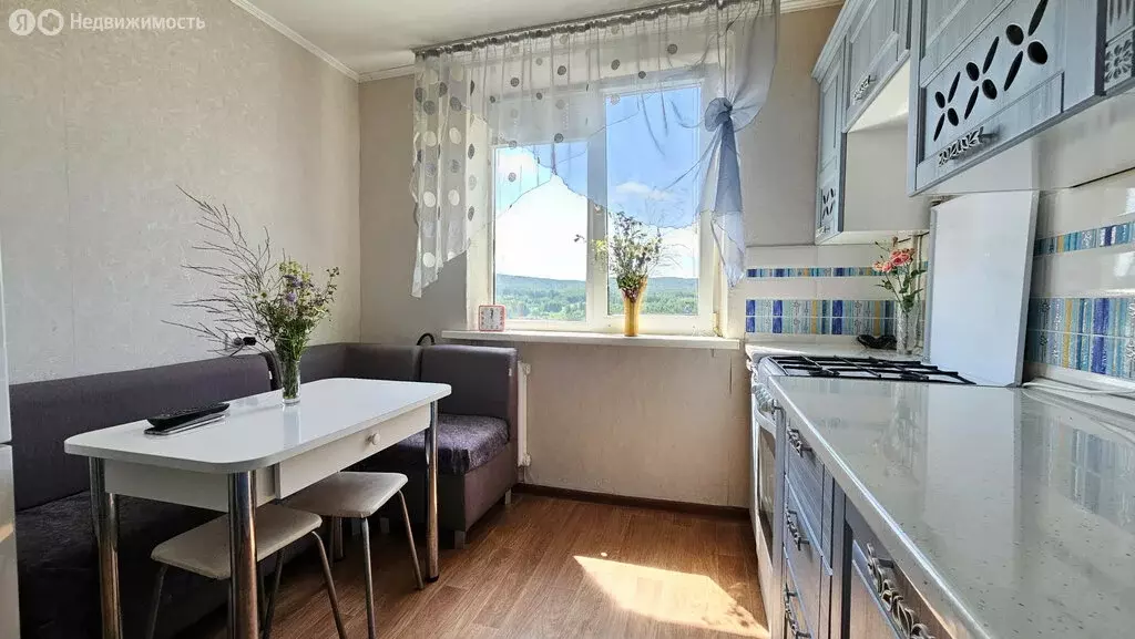 2-комнатная квартира: Октябрьский, 35-й микрорайон, 39 (49.5 м) - Фото 0
