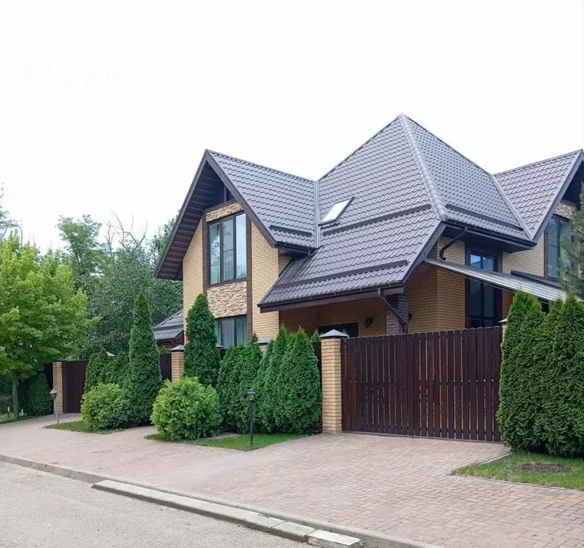 Дом в Краснодарский край, Краснодар ул. Феррарская, 1/1 (200 м) - Фото 1