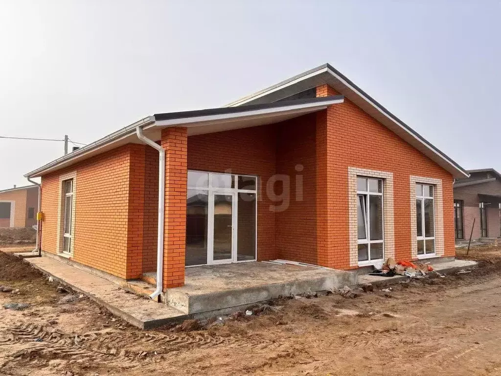 Дом в Астраханская область, Приволжский район, Биография кп ул. ... - Фото 1