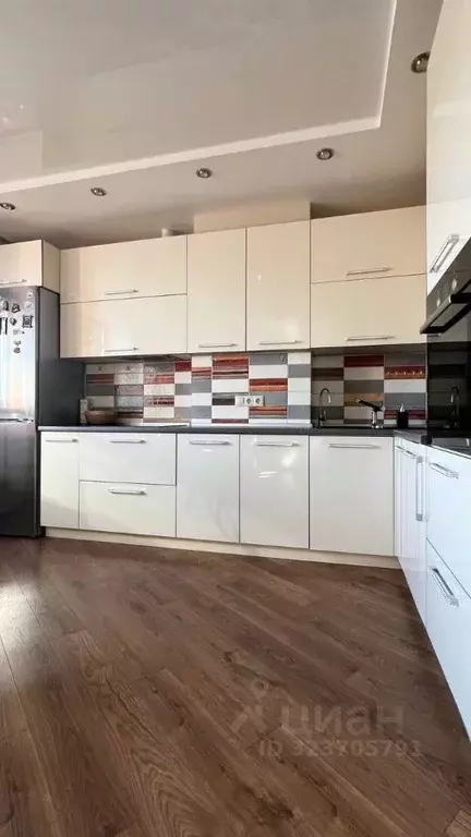 2-к кв. Омская область, Омск просп. Комарова, 22к1 (57.8 м) - Фото 2