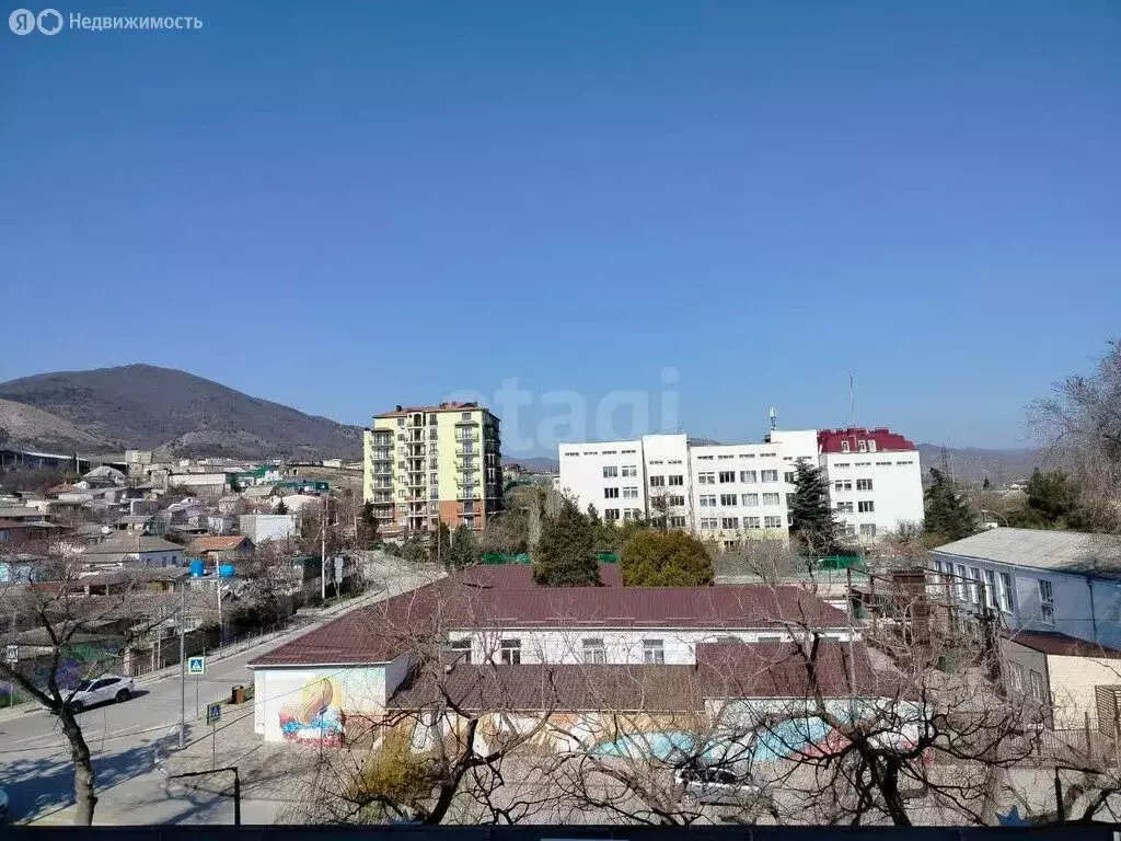 3-комнатная квартира: Судак, Октябрьская улица, 34 (63.7 м) - Фото 1