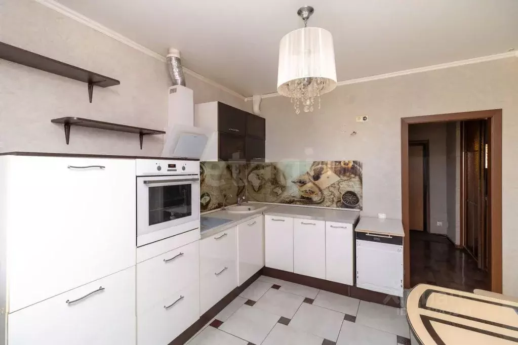 2-к кв. Тюменская область, Тюмень ул. Муравленко, 13 (57.5 м) - Фото 0