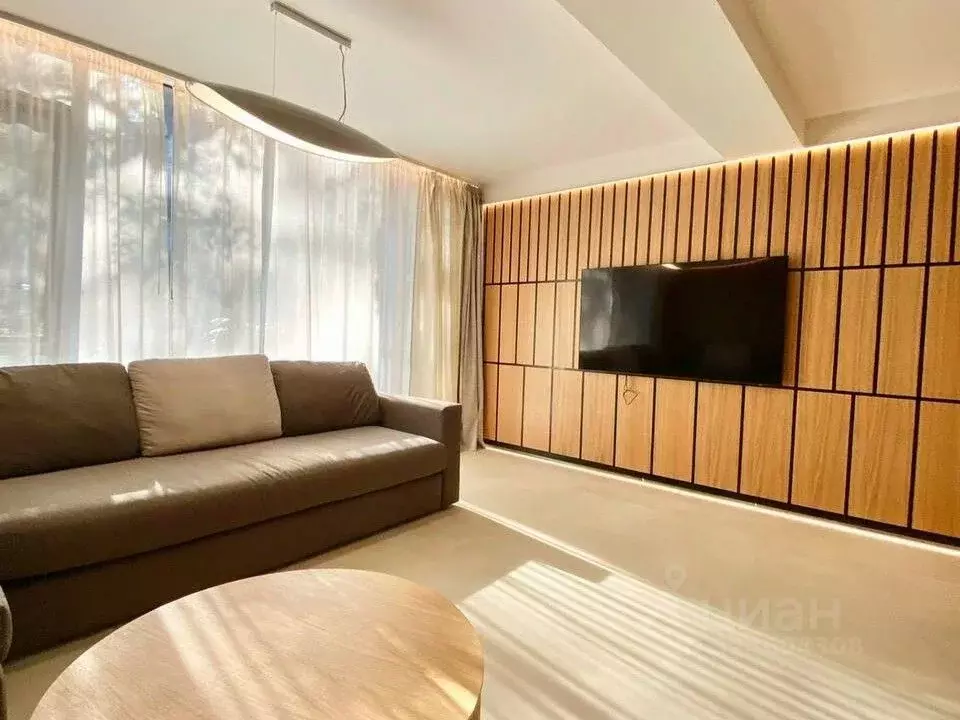 Дом в Крым, Ялта муниципальный округ, пос. Горное ул. Лесная (200 м) - Фото 1