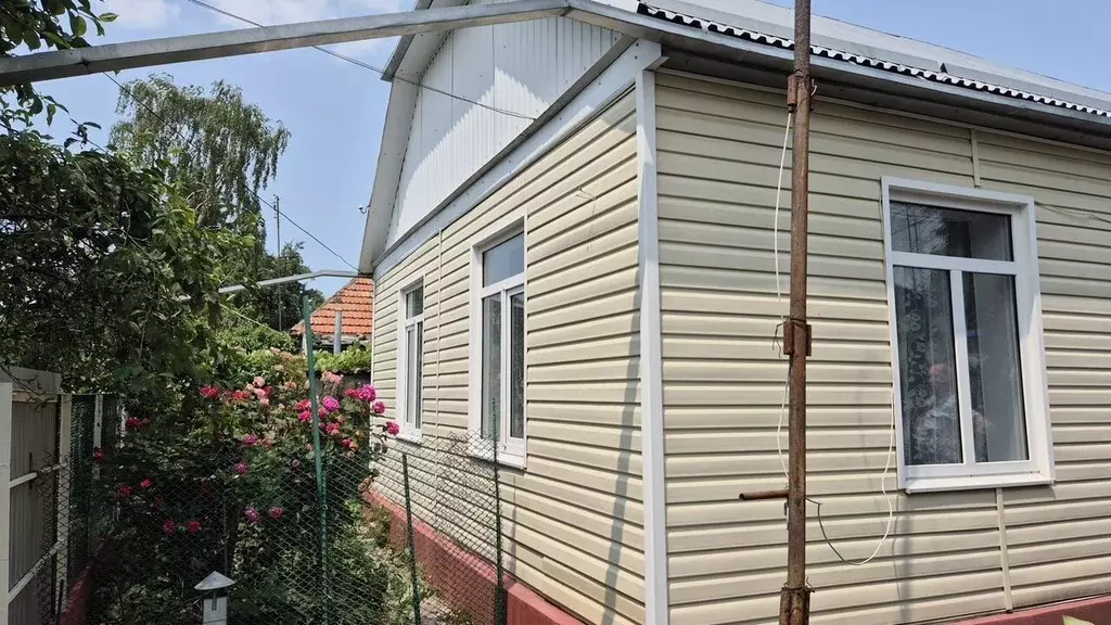 Дом в Краснодарский край, Лабинск ул. Белинского (72 м) - Фото 1