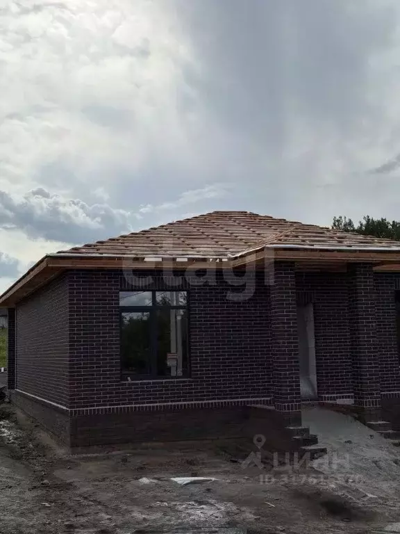 Дом в Курская область, Курский район, Моковский сельсовет, д. 1-я ... - Фото 1