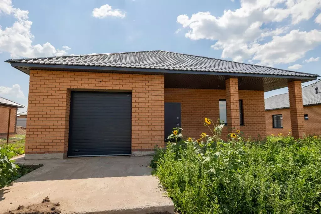 Дом в Оренбургская область, Оренбургский район, с. Подгородняя ... - Фото 1