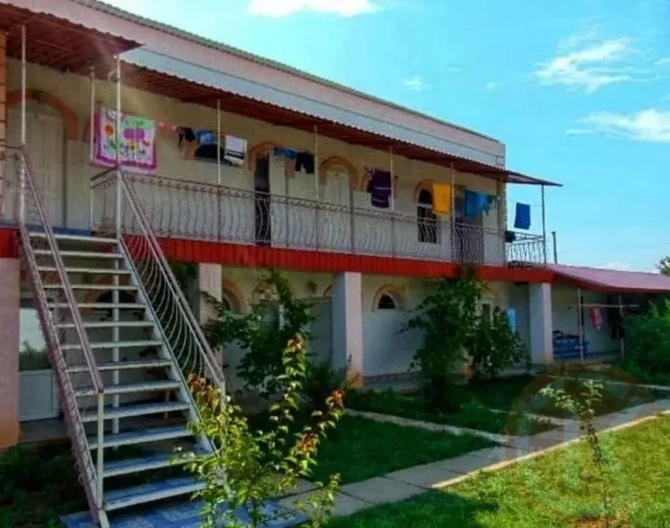 Дом в Крым, Сакский район, Уютненское с/пос, Орбита СПК 104 (350 м) - Фото 1