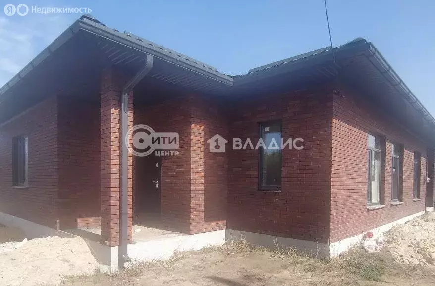 Дом в село Углянец, улица Мичурина (105 м) - Фото 0
