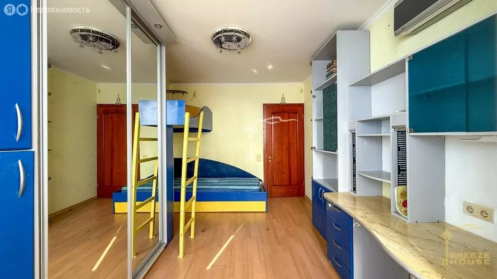 3-комнатная квартира: Ялта, улица Ударника, 10 (80 м) - Фото 1