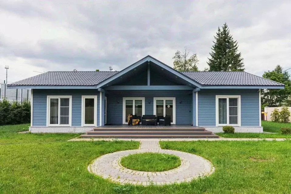 Дом в Ленинградская область, Выборгский район, Рощино городской ... - Фото 1
