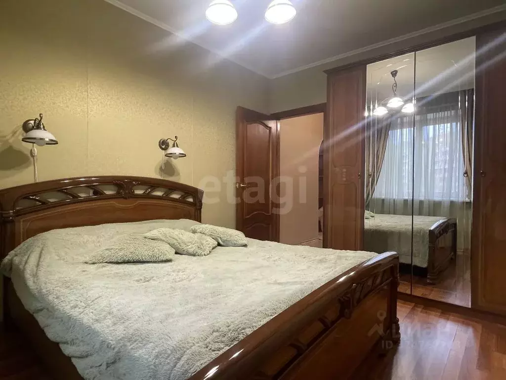 3-к кв. Саратовская область, Саратов ул. Имени Братьев Никитиных, 8 ... - Фото 1