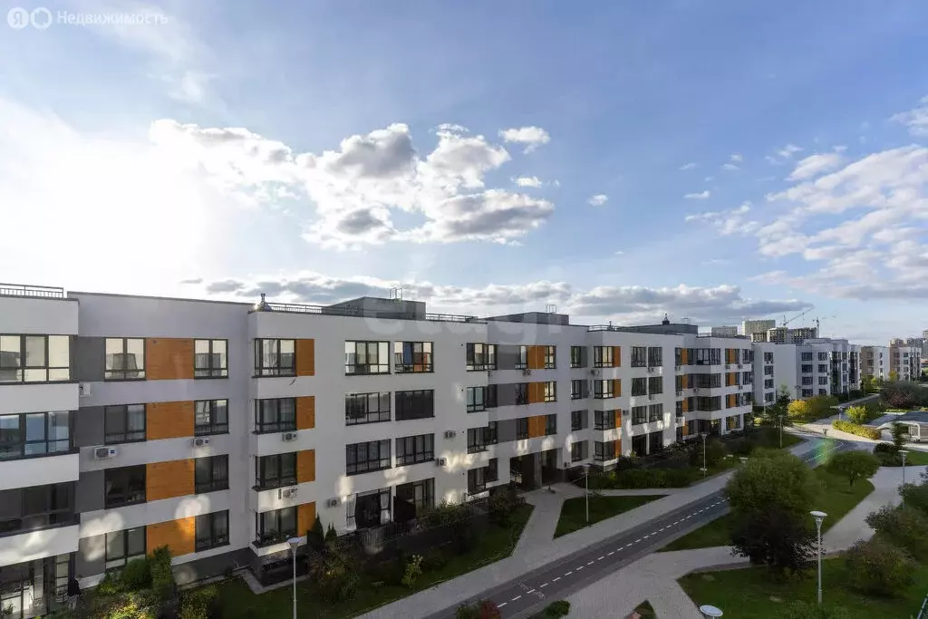 3-комнатная квартира: Тюмень, улица Федюнинского, 30к6 (80 м) - Фото 2