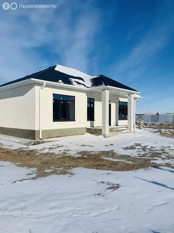 Дом в Наримановский район, поселок Наримановский, Южная улица, 40 (110 ... - Фото 2